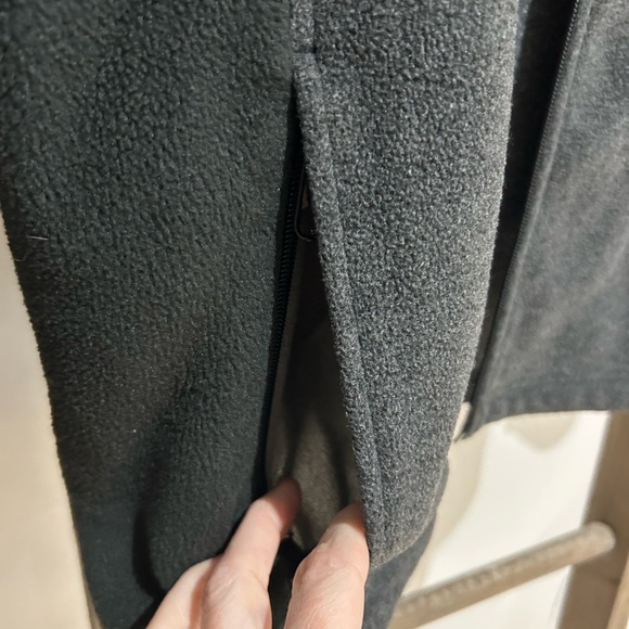 Columbia Gray Black Full-Zip Fleece Jacket Side Zip Pockets Boys Size 10-12 - Picture 3 of 8